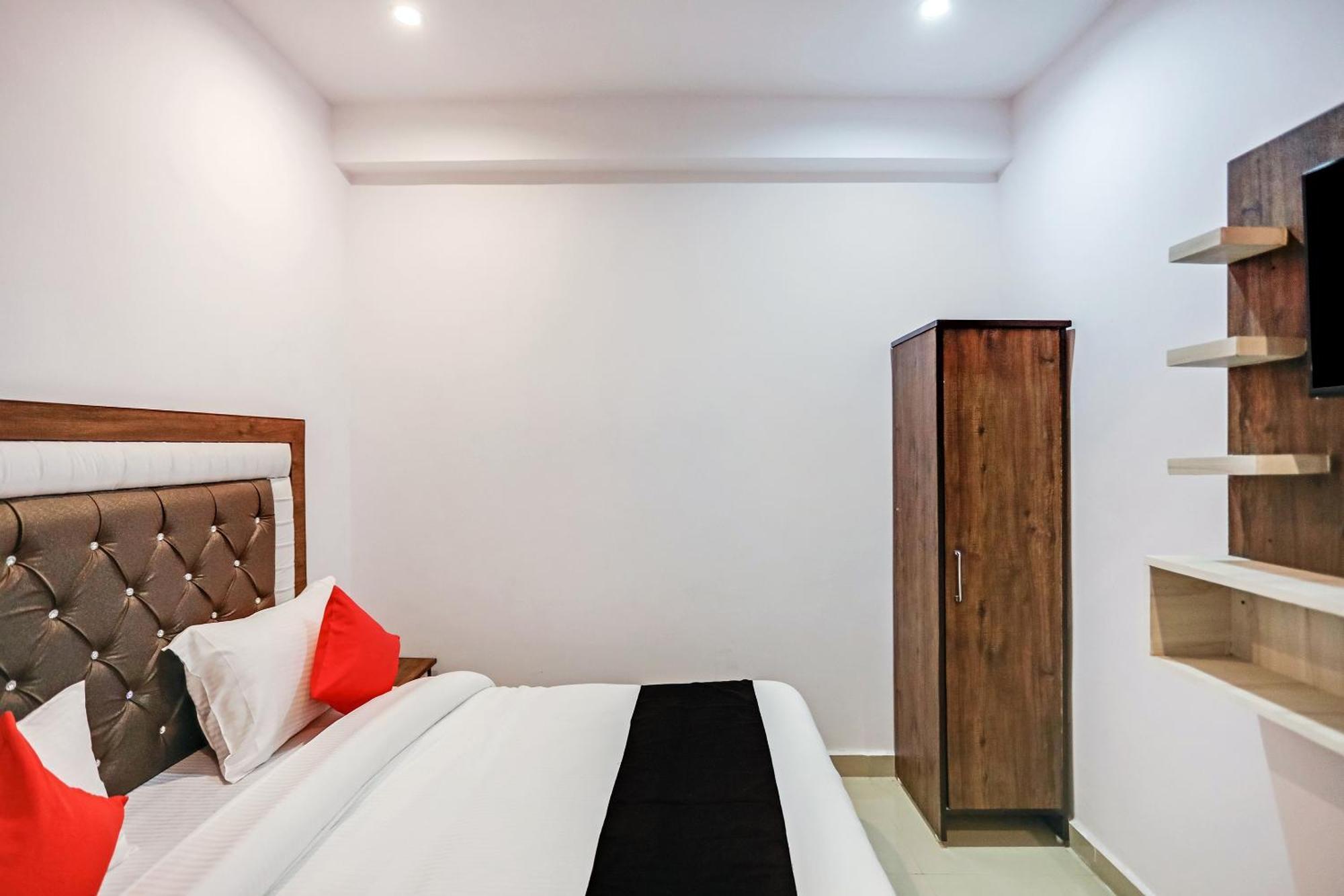 Hotel O Golden Stone Ghaziabad Zewnętrze zdjęcie