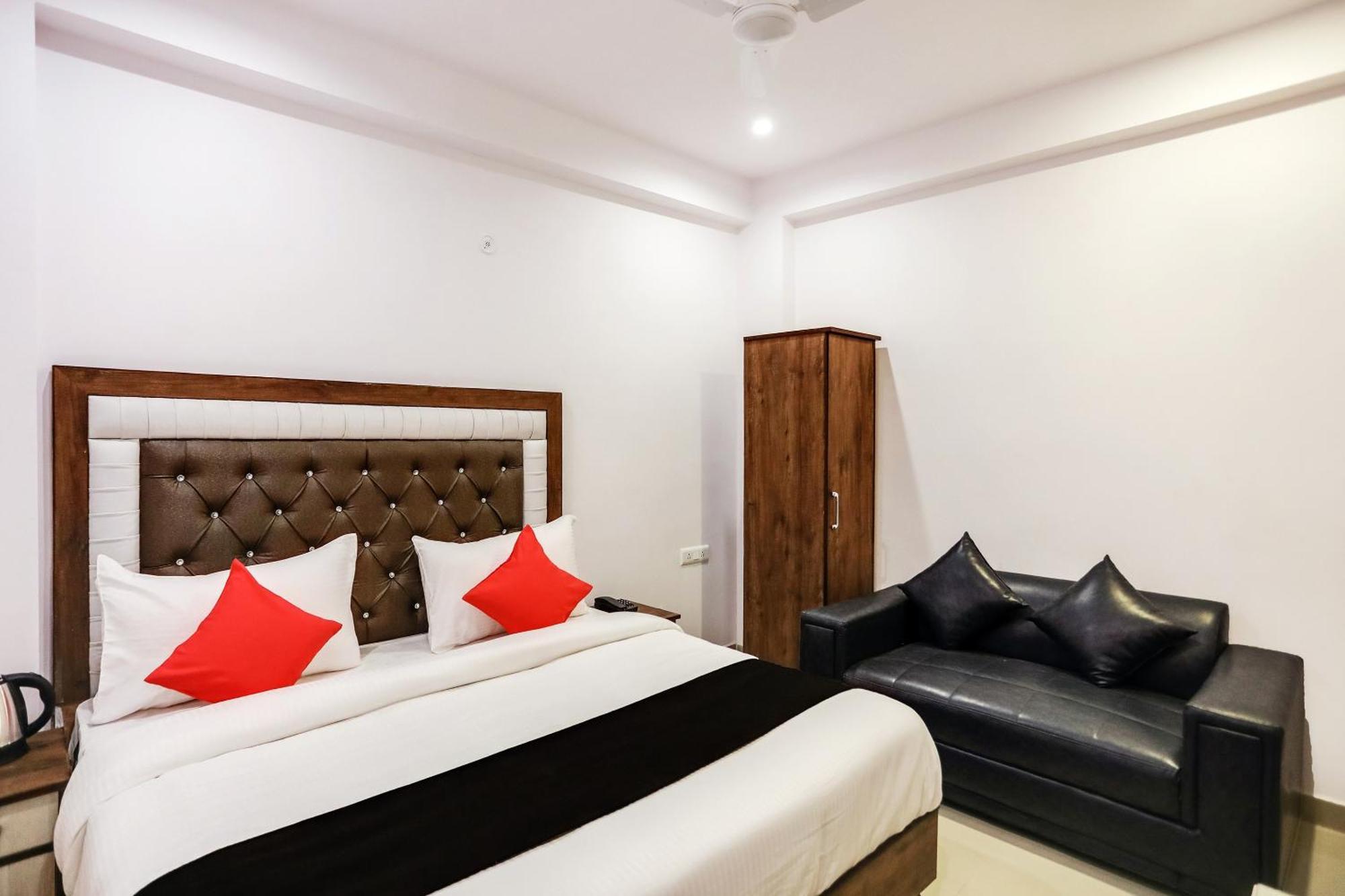 Hotel O Golden Stone Ghaziabad Zewnętrze zdjęcie