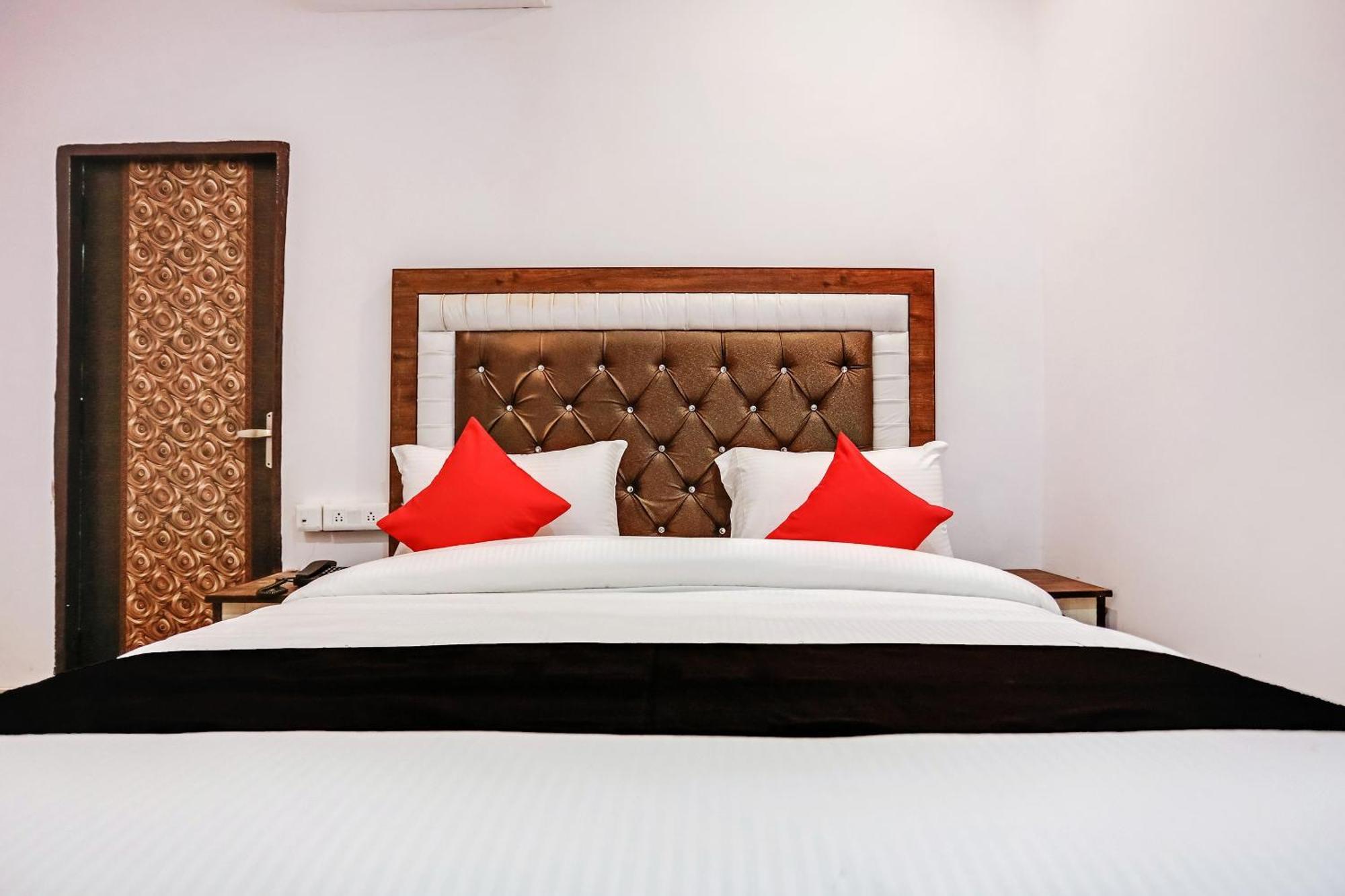 Hotel O Golden Stone Ghaziabad Zewnętrze zdjęcie