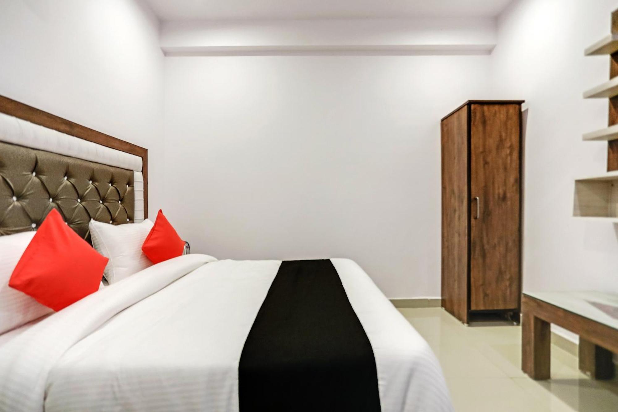 Hotel O Golden Stone Ghaziabad Zewnętrze zdjęcie