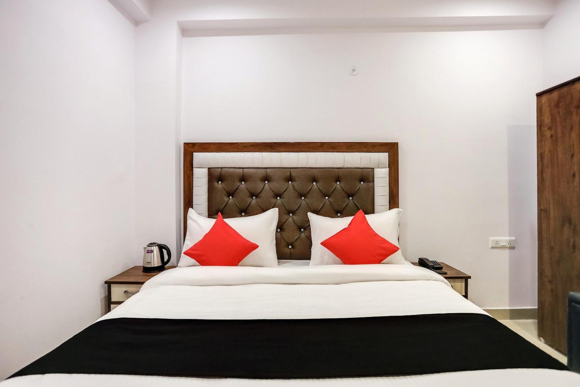 Hotel O Golden Stone Ghaziabad Zewnętrze zdjęcie