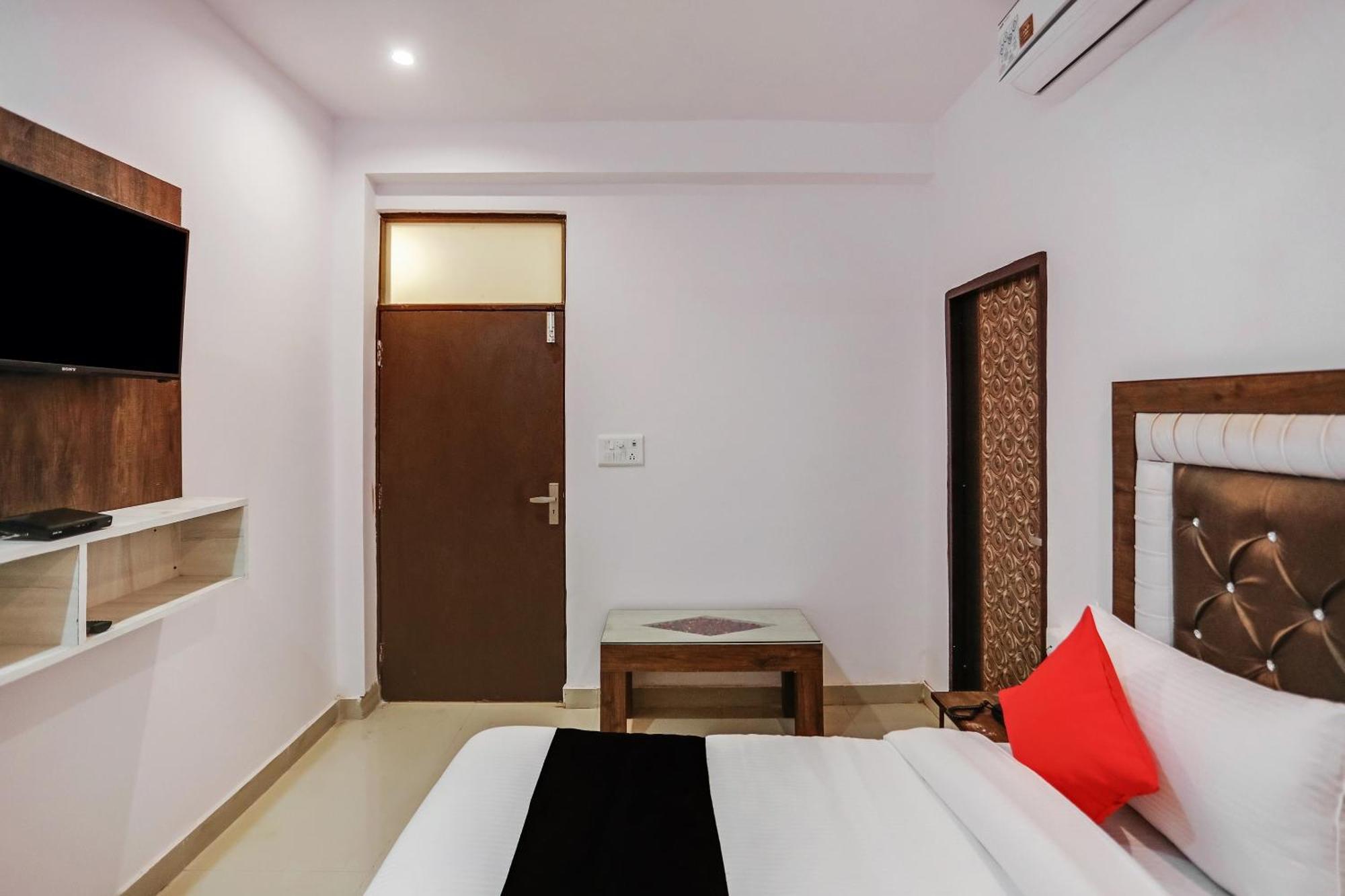 Hotel O Golden Stone Ghaziabad Zewnętrze zdjęcie