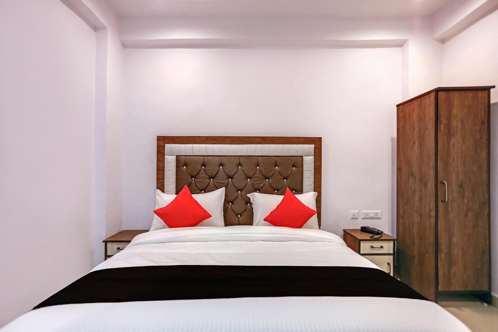 Hotel O Golden Stone Ghaziabad Zewnętrze zdjęcie