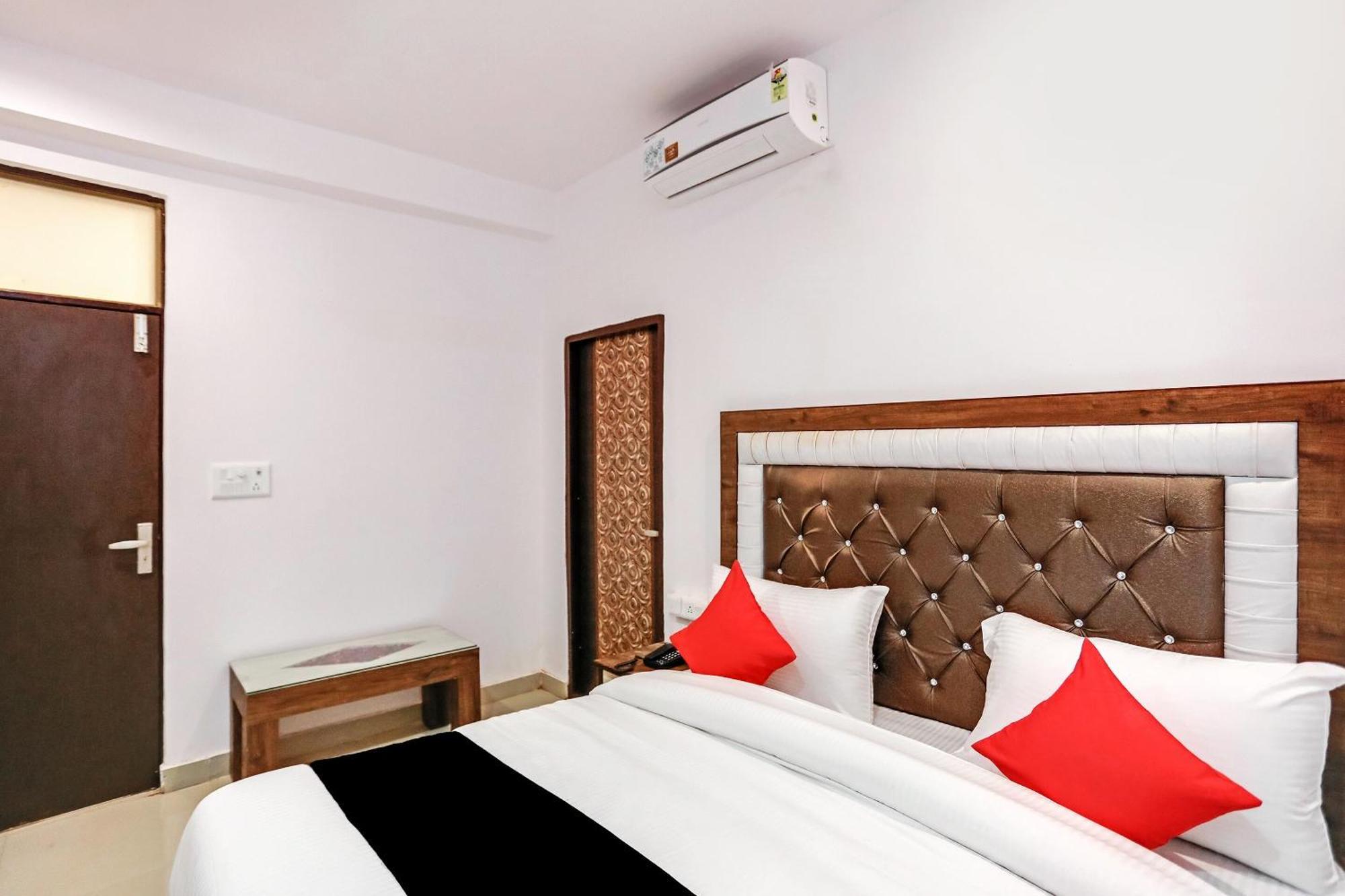 Hotel O Golden Stone Ghaziabad Zewnętrze zdjęcie