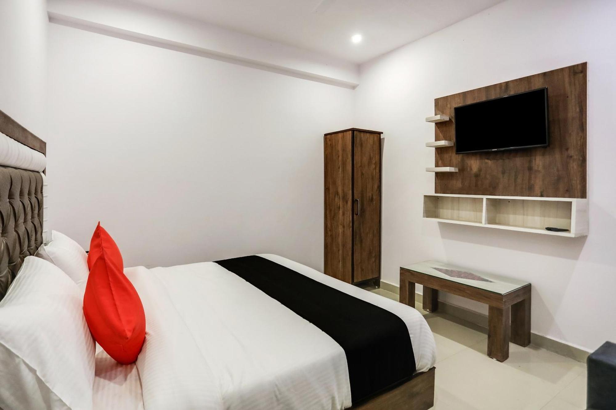Hotel O Golden Stone Ghaziabad Zewnętrze zdjęcie